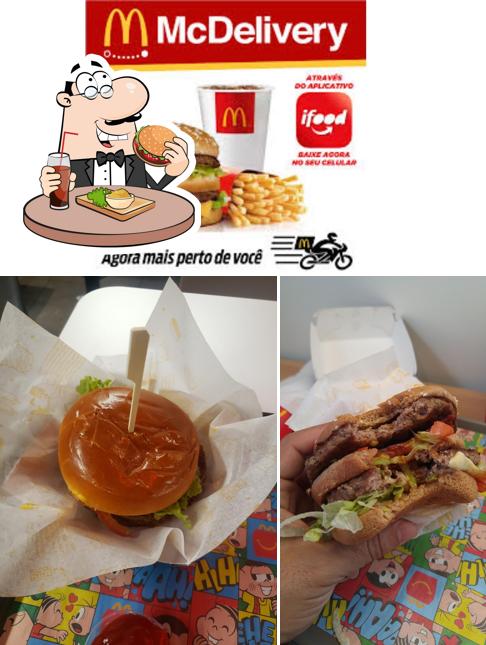 Deguste um dos hambúrgueres disponíveis no McDonald's Contagem Sede