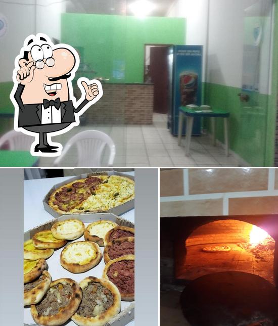 A imagem da interior e pizza a Dhale's Pizzaria