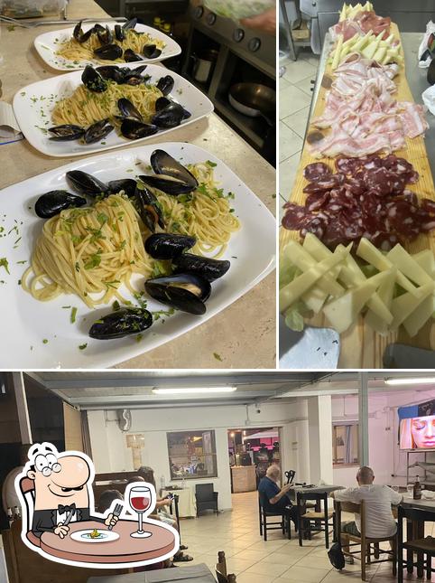 Dai un’occhiata alla immagine che raffigura la cibo e interni di Risto-Bar & Pizzeria da GG