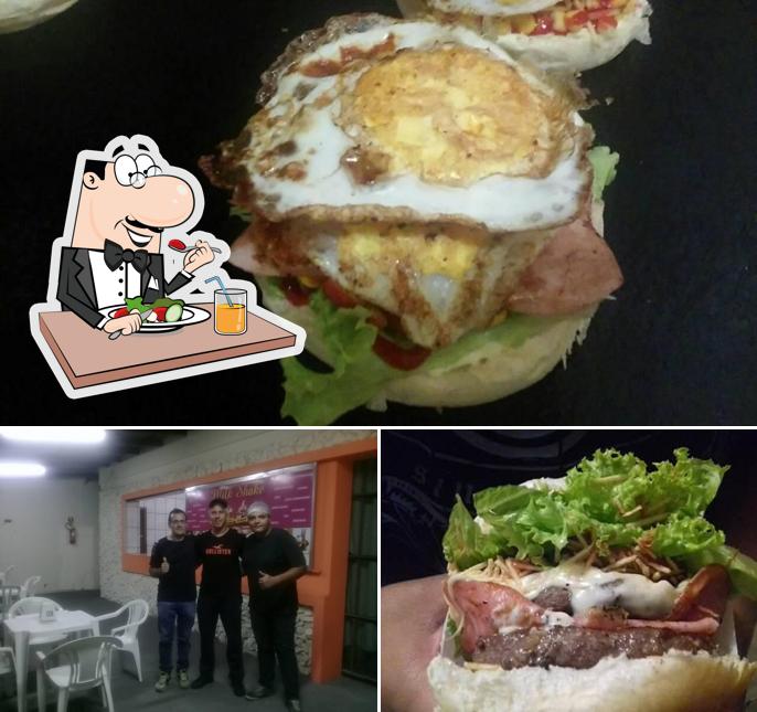 Entre diferentes coisas, comida e interior podem ser encontrados no Juliano Lanches