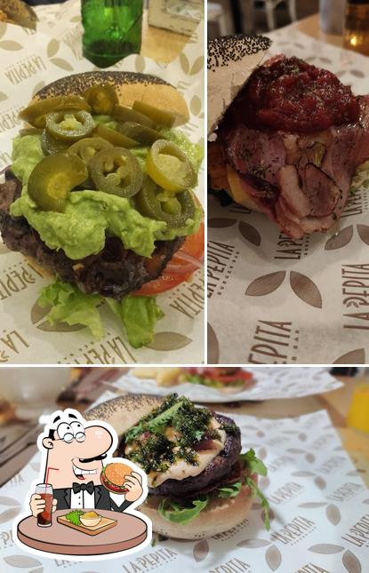 Попробуйте гамбургеры в "La Pepita Burger Bar - C/Oporto Vigo"