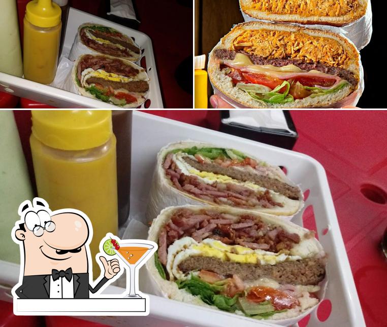 A imagem do Hot Dogs Do Fael Lanches’s bebida e comida