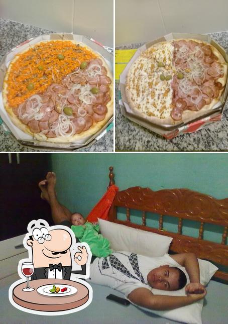 A Familia Picolo Pizzaria se destaca pelo comida e interior