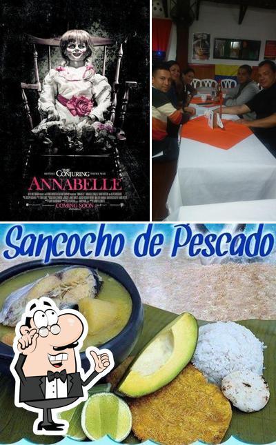 Observa las fotografías que hay de interior y comida en Restaurante Las Palmas Parrilla y Sazón Yumbo