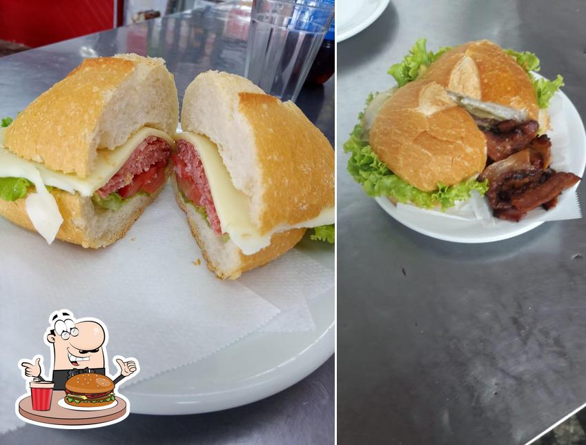 Os hambúrgueres do Bar e Restaurante Picote irão saciar diferentes gostos