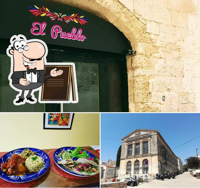 El Pueblo restaurant mexicain se distingue par sa extérieur et table à manger