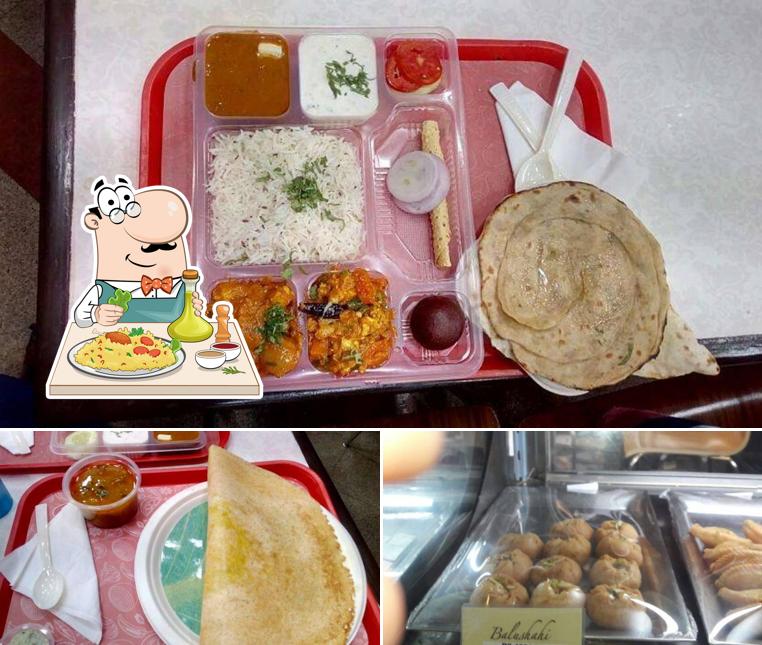Food at Haldiram's - Sarojini Nagar