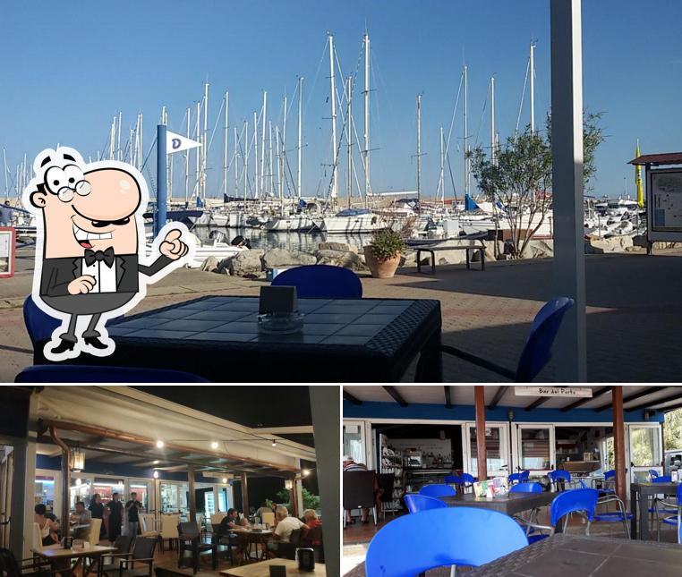 Siediti a un tavolo di Bar del Porto
