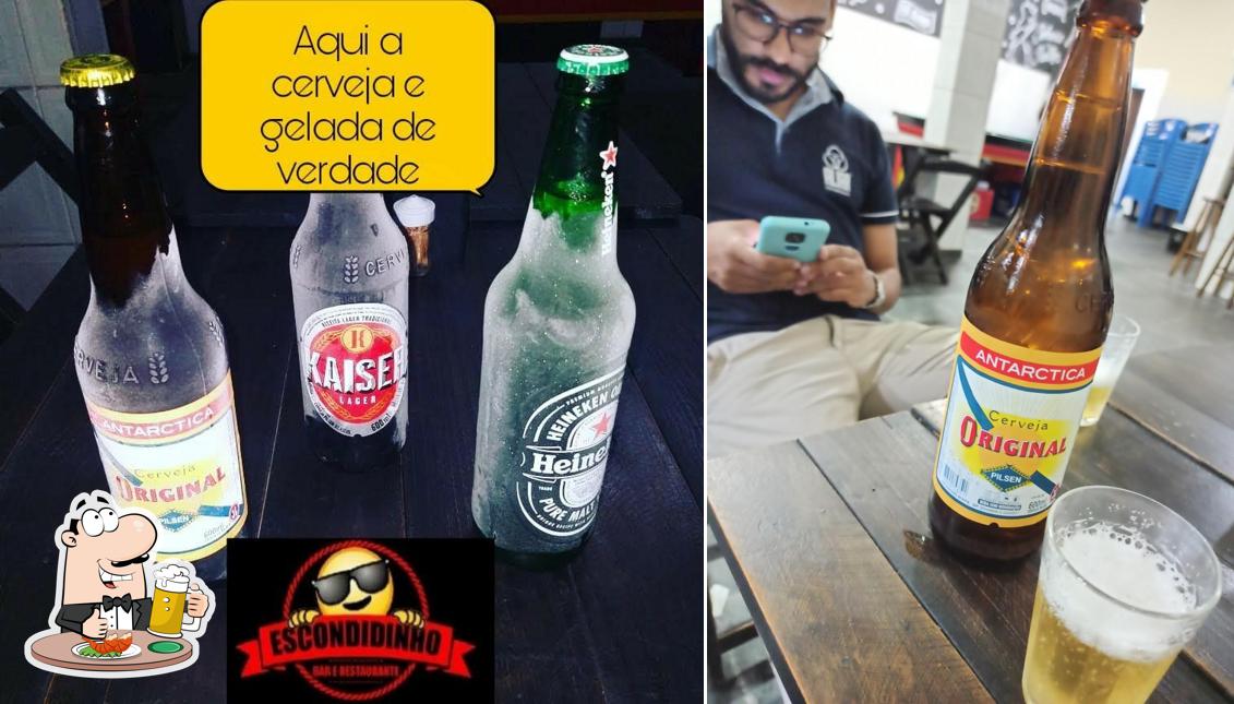 Desfute um copo de cerveja leve ou escura