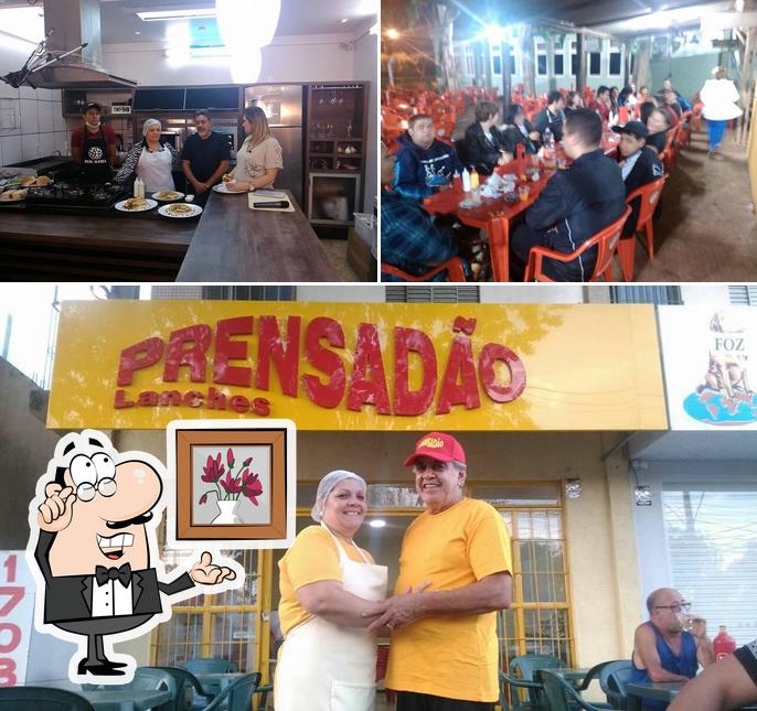 O interior do Prensadão Lanches