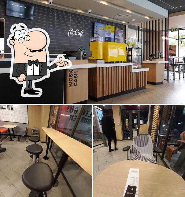 L'intérieur de McDonald's Sparks Road Drive -Thru