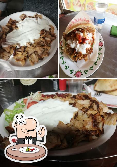 Cibo al Doner Kebab di Inayat