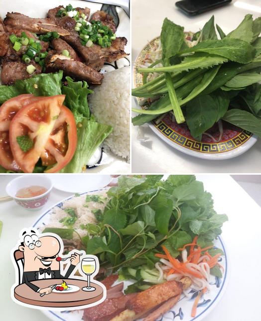 Food at Anh Hong Restaurant