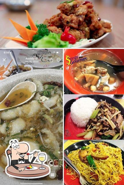 Еда в "BBQ DUCK CAFE （350shop）东方美食"
