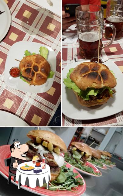 Essayez un hamburger à L 'Officina Folle