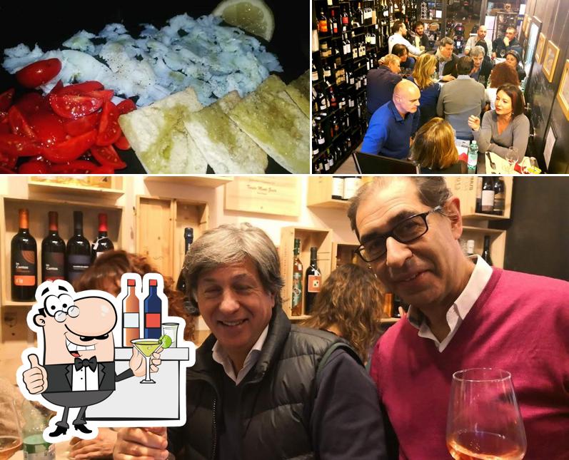 Tra le varie cose da Sensi di vini si possono trovare la bancone da bar e cibo