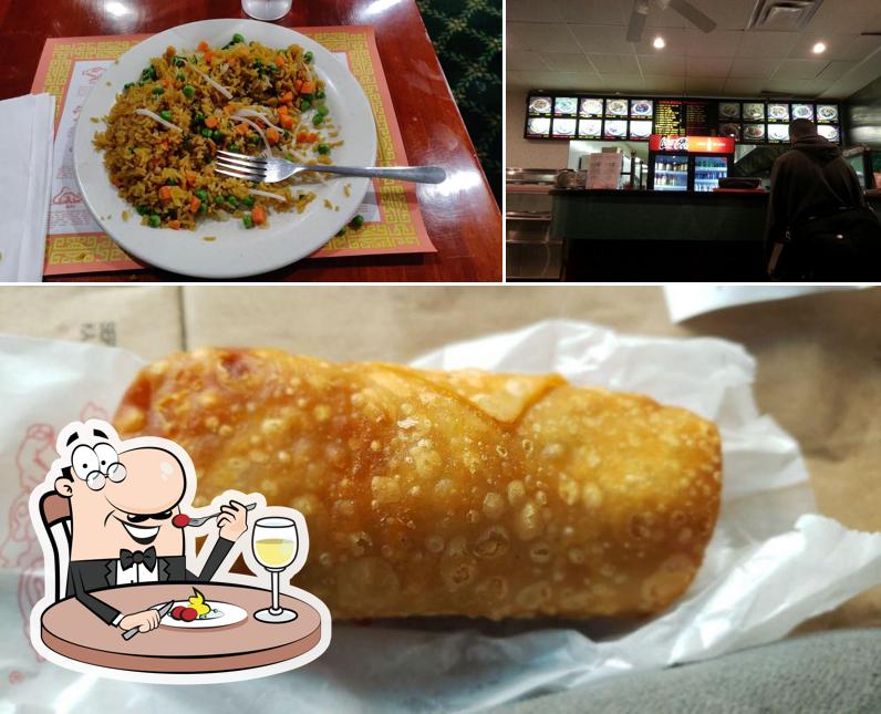 Это фотография, где изображены еда и внутреннее оформление в Panda Hut Chinese Restaurant