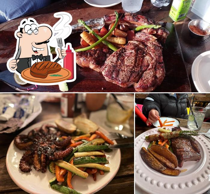 Try out meat meals at Los Portales de García