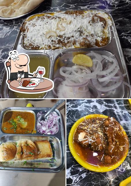 Try out meat meals at Akhilesh bhature wala