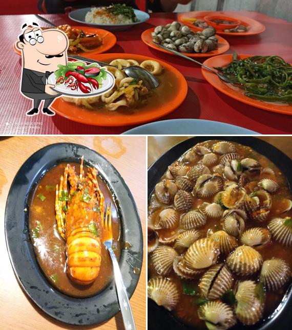 Try out seafood at Natuna seafood pakansari