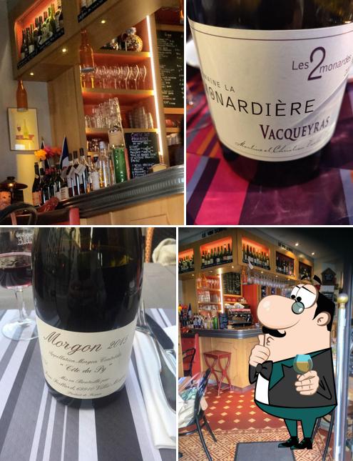 La photo de la comptoir de bar et boire de Le Vin Sobre’s