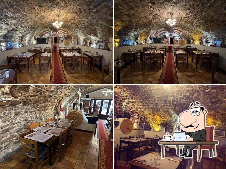 El interior de Pizzeria Cave Romaine