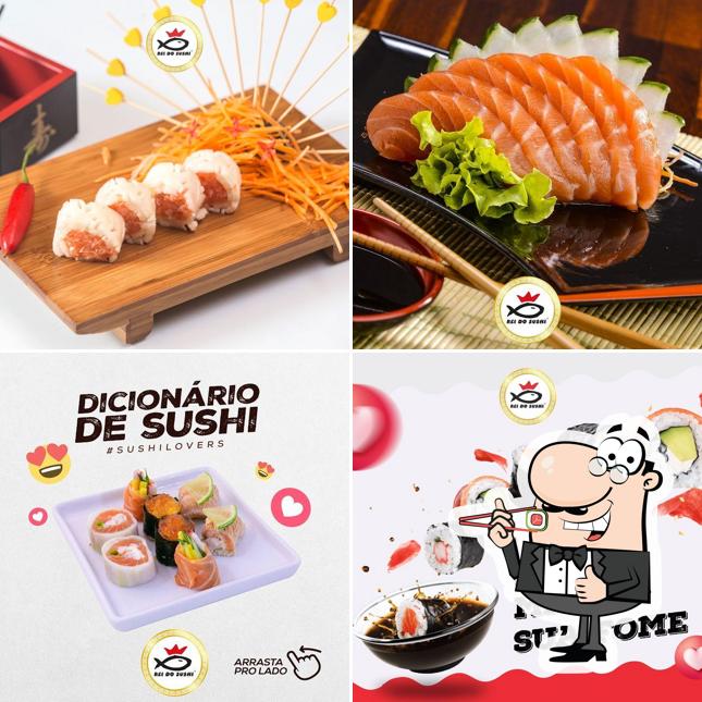 Rolos de sushi são disponibilizados no Rei do Sushi