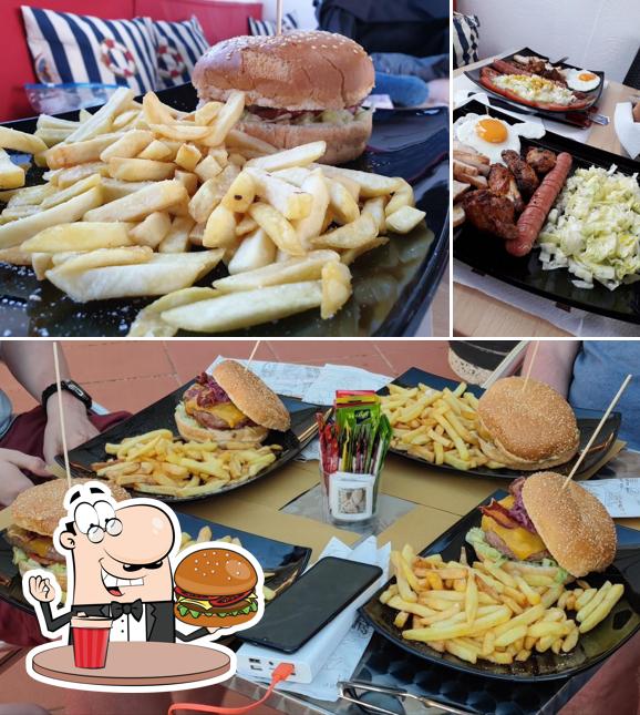 Ordina un hamburger a Il Baretto Porto Cervo