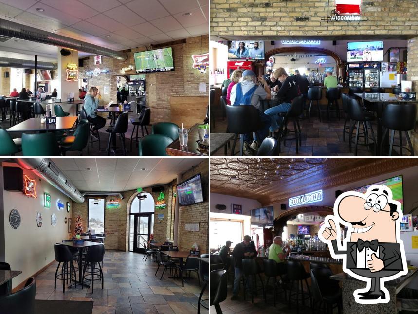 Look at the image of Waverly Inn Pub & Pizzeria