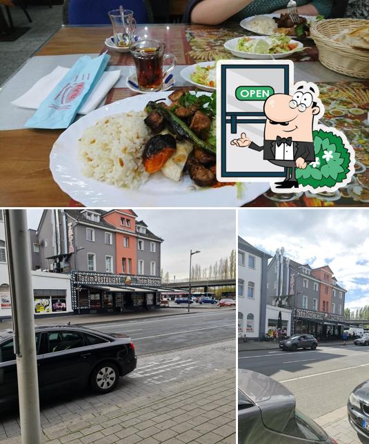 La extérieur et table à manger du restaurant