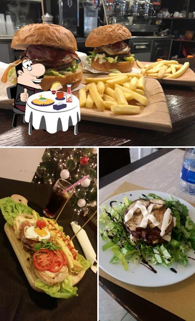 Ordina un hamburger a Bar Ristorante Duff