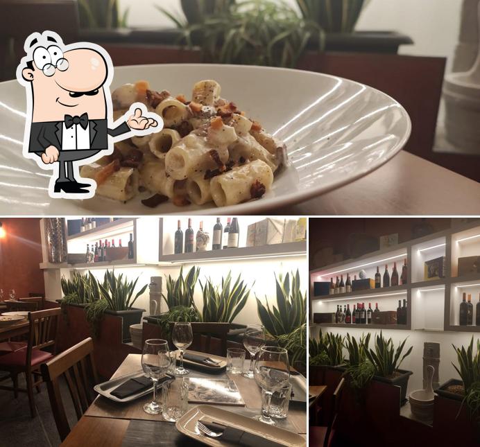 La immagine della interni e cibo di Ristorante A’ taverna do’ nciucio