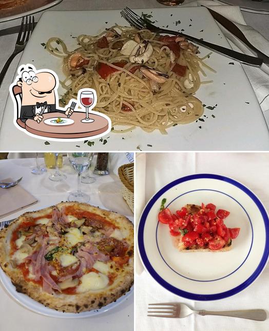 Platti al Ristorante pizzeria Riva Destra