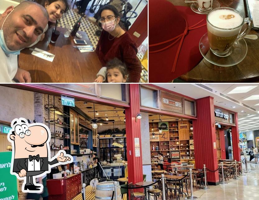 Parmi les diverses choses de la intérieur et la bière, une personne peut trouver sur Landwer Cafe