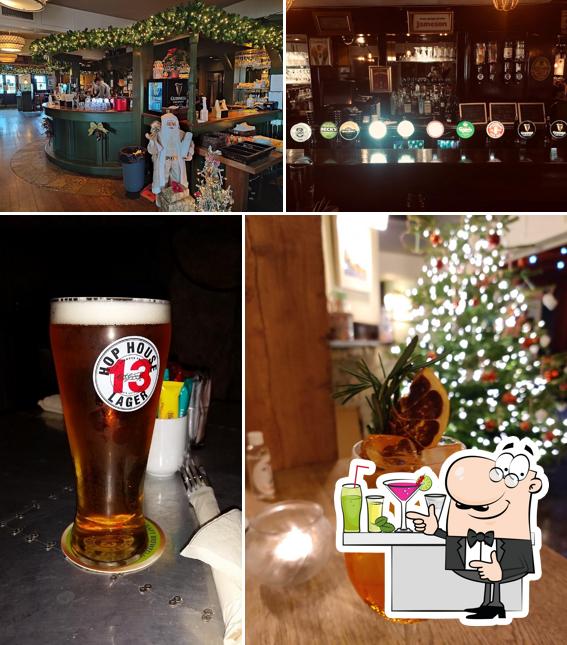 Изображение, на котором видны барная стойка и напитки в Farmer Browns Kilternan Traditional Pub & Restaurant