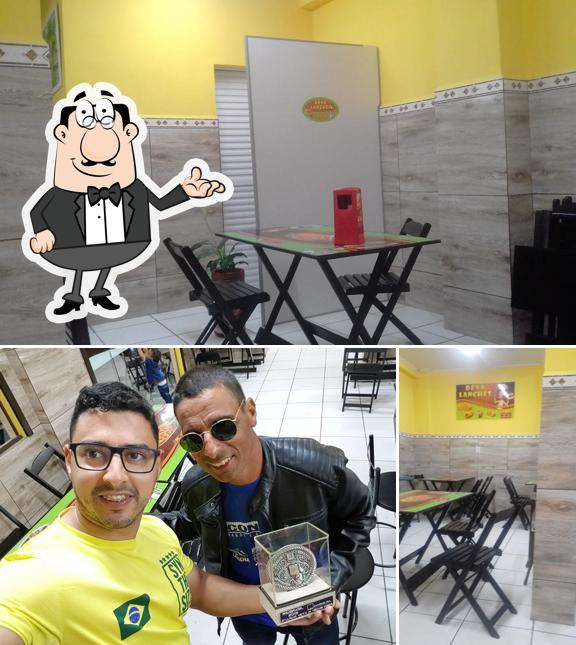 O interior do Deva Lanches