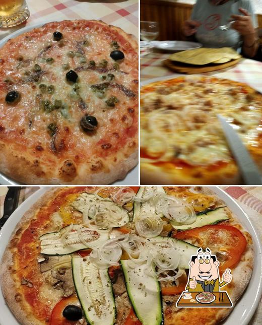 A Lo Zodiaco Sas., puoi ordinare una bella pizza