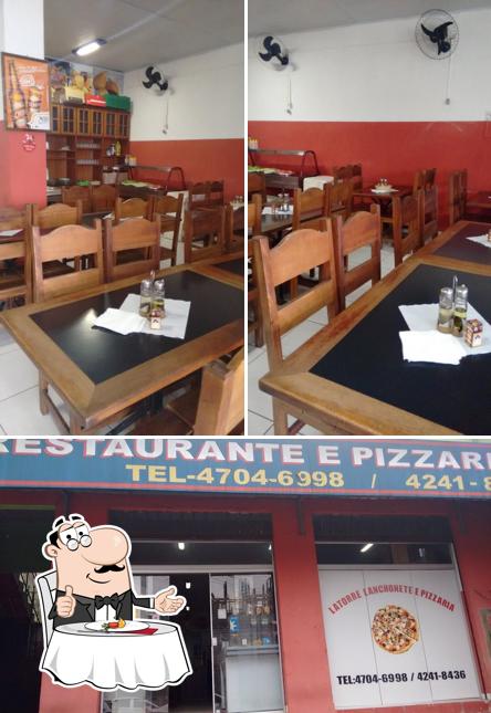 Esta é a ilustração ilustrando mesa de jantar e exterior no Pizzaria Latorre 2.0