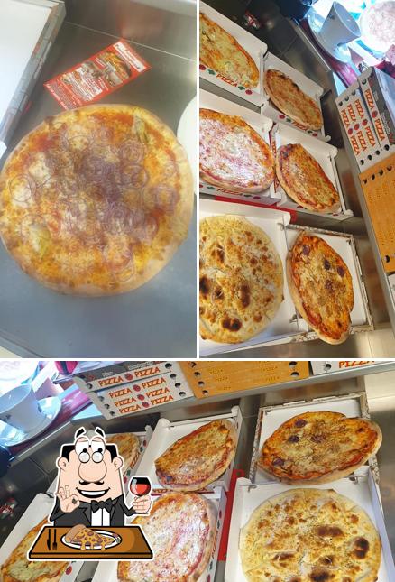 Prenditi una pizza a Pizzeria Pomodorino Rosso