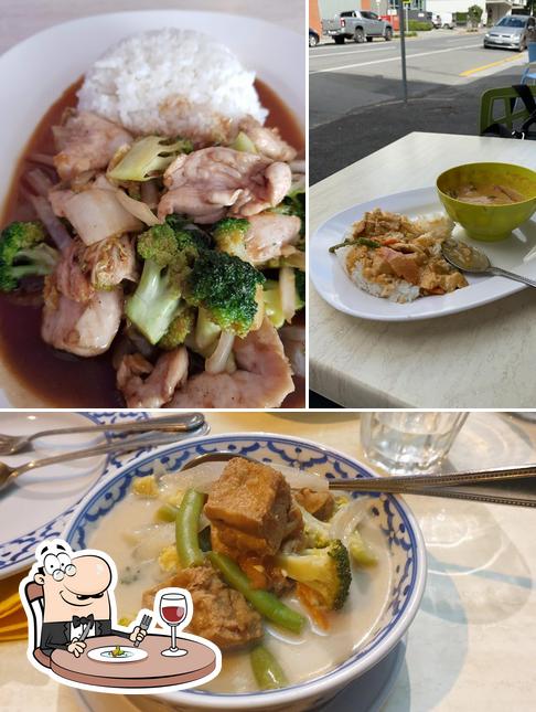 Food at Ruean Phae Thai Restaurant