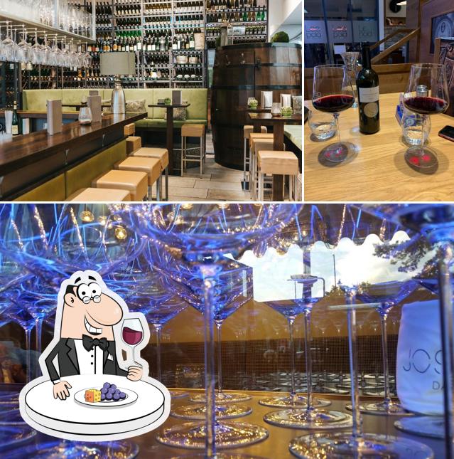 Приятно насладиться бокалом вина в "Leopold - bar, wine bar, shop"