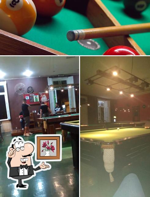 O interior do Pub Snooker Center