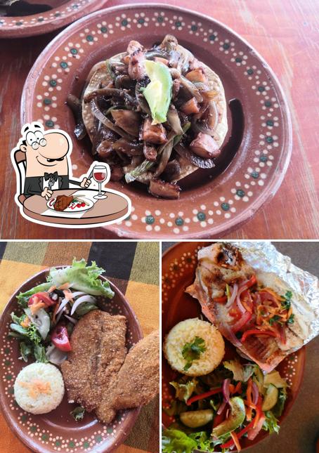 Order meat dishes at Cevicheleando