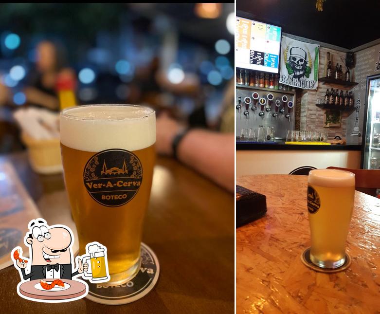 Tap House Ver-A-Cerva - Marco serve uma opção de cervejas