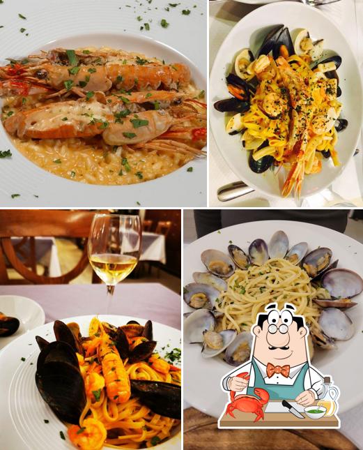 I clienti di Ristorante Julie's possono ordinare vari pasti di mare