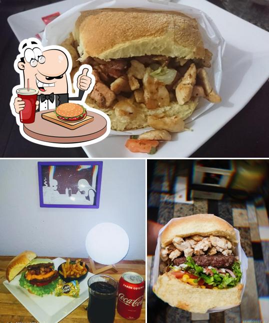 Peça um hambúrguer no Space Burger