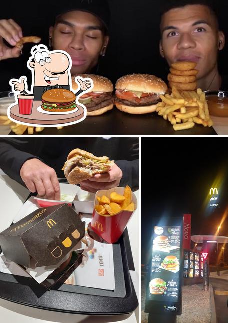 Ordina un hamburger a McDonald's Rovinj