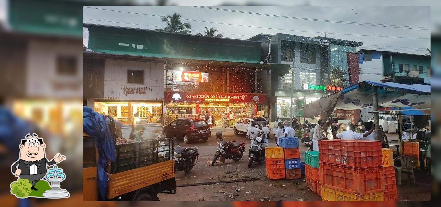 Famous Bakery, Hot & cool chullikkaparamb