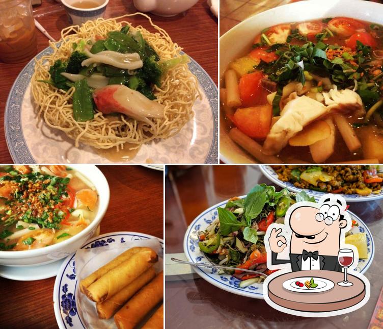 Heng Lay Restaurant in Lowell Restaurant menu and reviews
