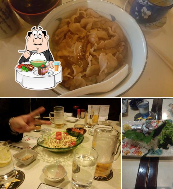 Столики и еда в Hakkaisan Japanese Restaurant